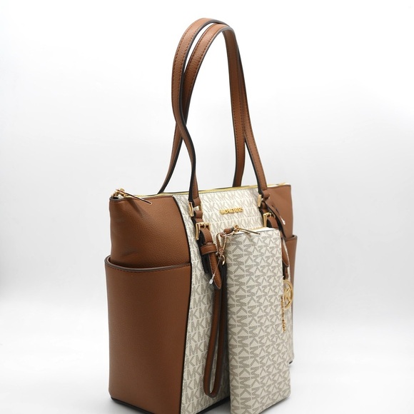 🍓NWT Michael Kors Charlotte Set - Picture 4 of 8